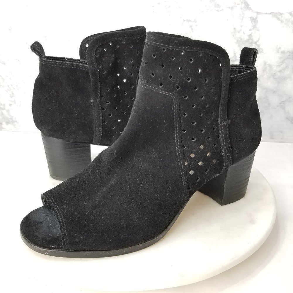 Gianni Bini 6.5 Black Perforated Suede Booties Peeptoe Stacked block heel Pullon